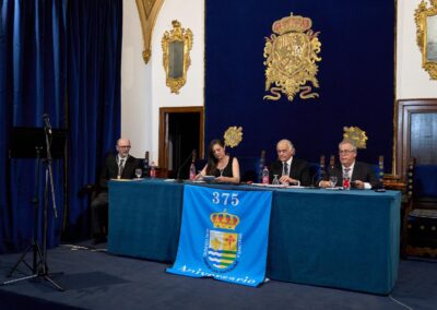 1. El presidente abre la sesión