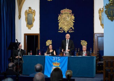 14. El presidente levanta la sesión